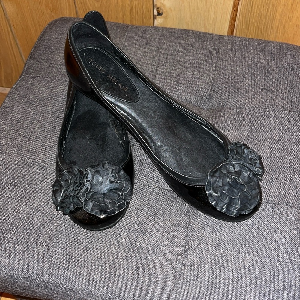 Black patent leather flat shoes